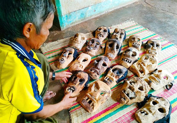 Artisan unmasks traditional craft