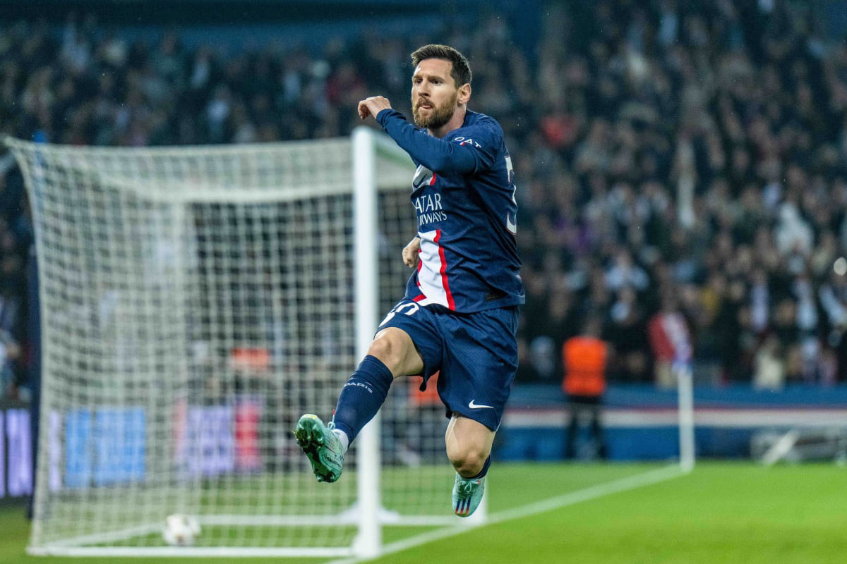Messi bay cao ở PSG: Thiên tài hồi sinh