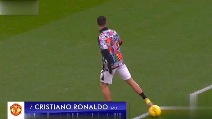 Ronaldo muối mặt vì bắt chước tuyệt kỹ xoay compa của Antony
