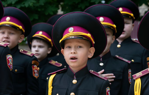 Những thiếu sinh quân 7 tuổi Ukraine sẵn sàng giữa thời chiến