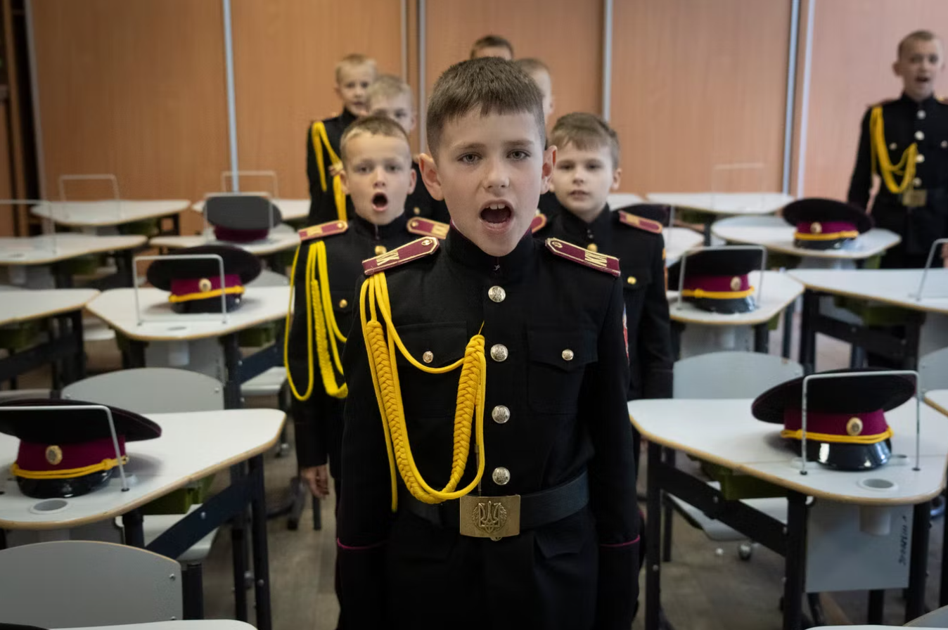Những thiếu sinh quân 7 tuổi Ukraine sẵn sàng giữa thời chiến