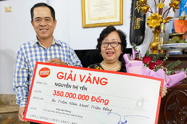 Smart Shopping trao thưởng 350 triệu đồng cho khách hàng ở Hà Nội
