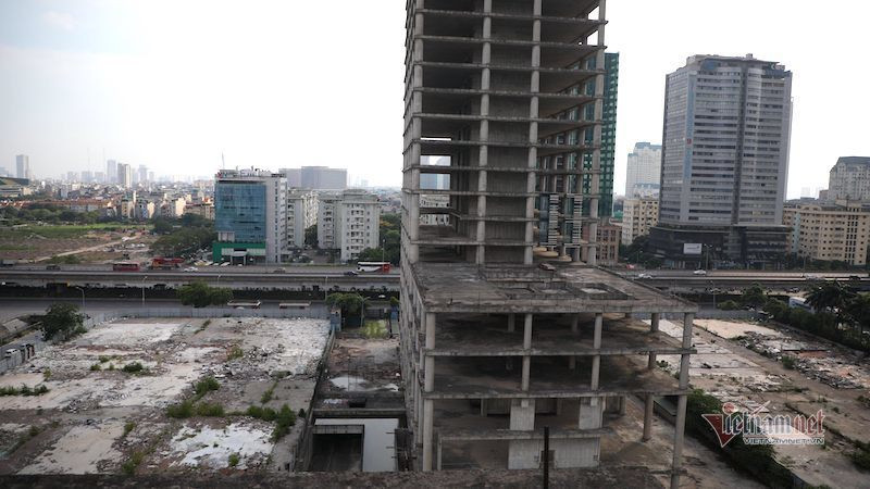 Tháp nghìn tỷ bỏ hoang nằm trơ xương trên đất vàng Hà Nội chờ ‘sang tay’