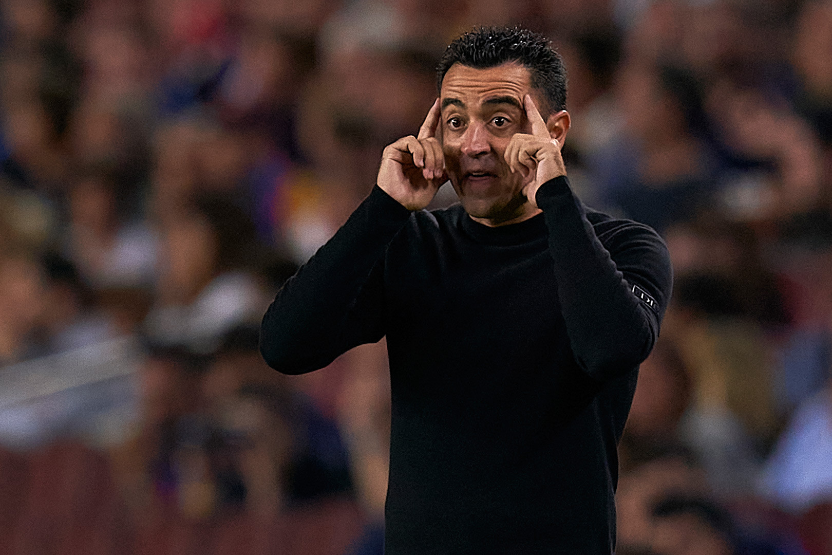 Xavi thừa nhận kém giữa tin đồn sắp bị Barca sa thải
