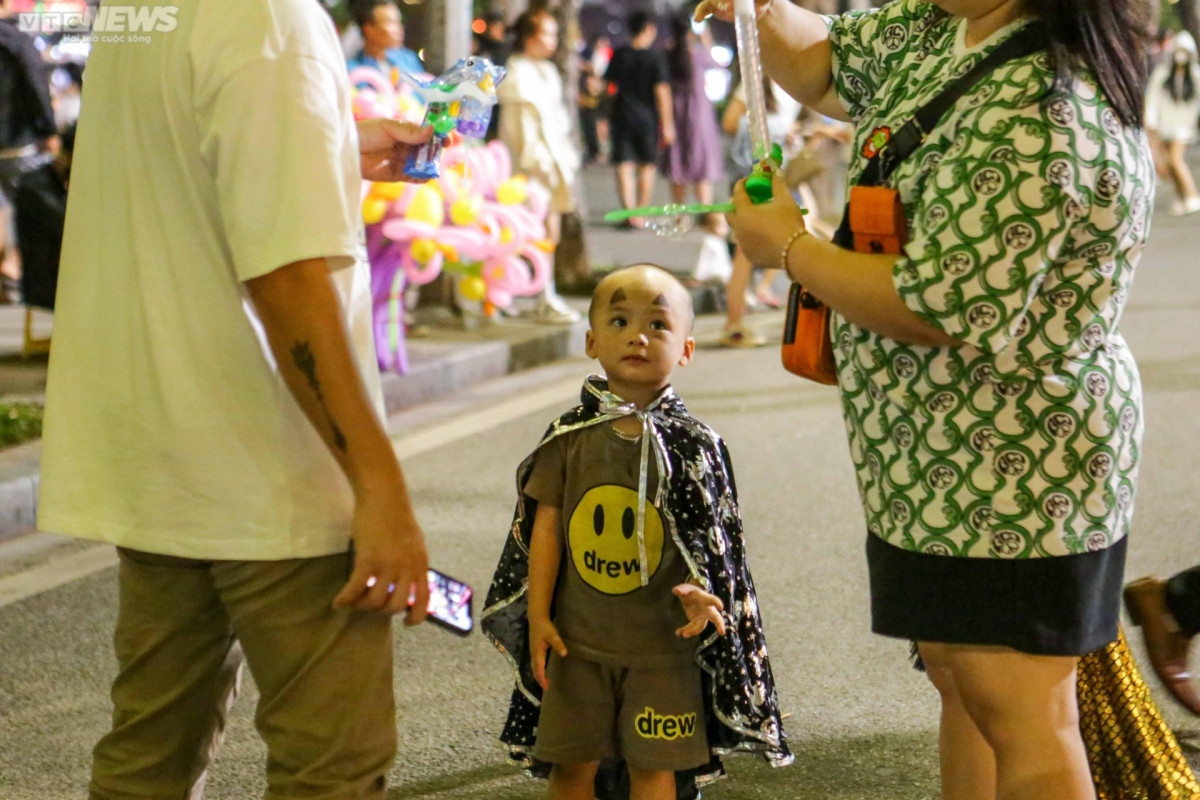 youths excited about halloween celebration in capital picture 9