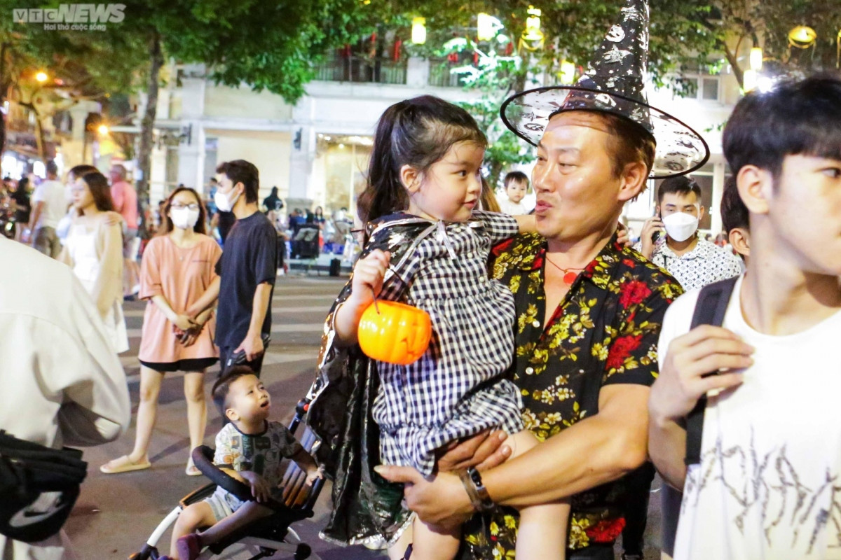 youths excited about halloween celebration in capital picture 8