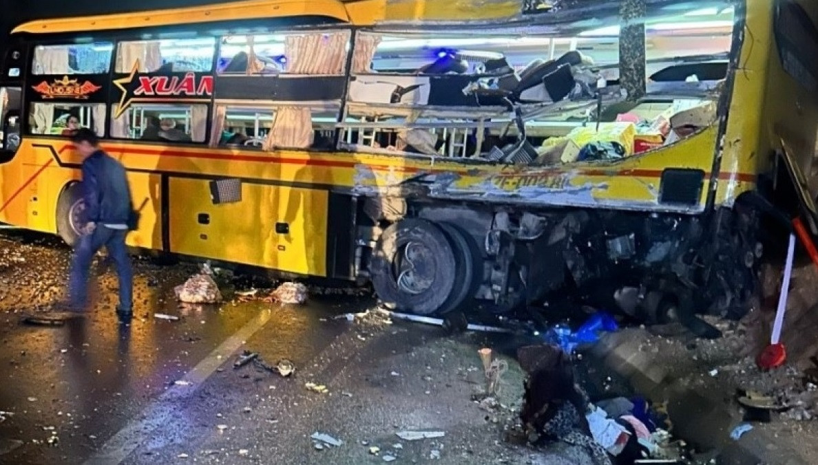 2 killed, 13 injured in head-on bus collision overnight in central Vietnam