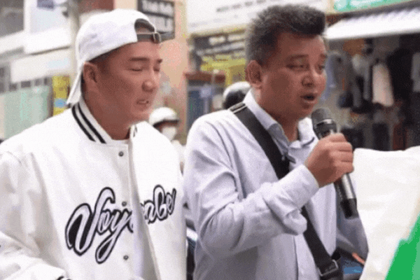 Điều không ngờ Đàm Vĩnh Hưng gửi tặng fan khiếm thị hát cực giống mình