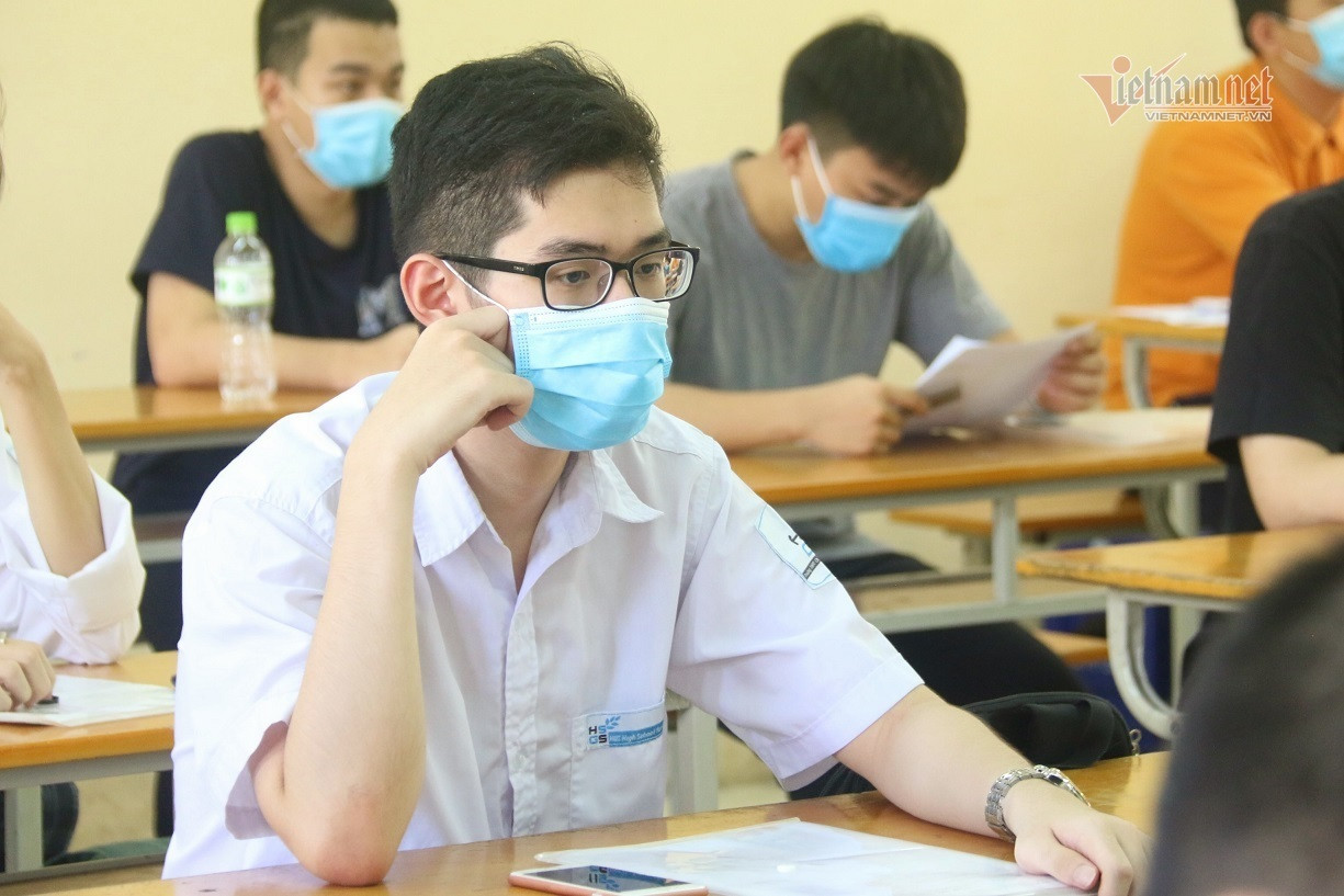 Thí sinh, phụ huynh 'như lửa đốt' khi kỳ thi IELTS hoãn đột ngột