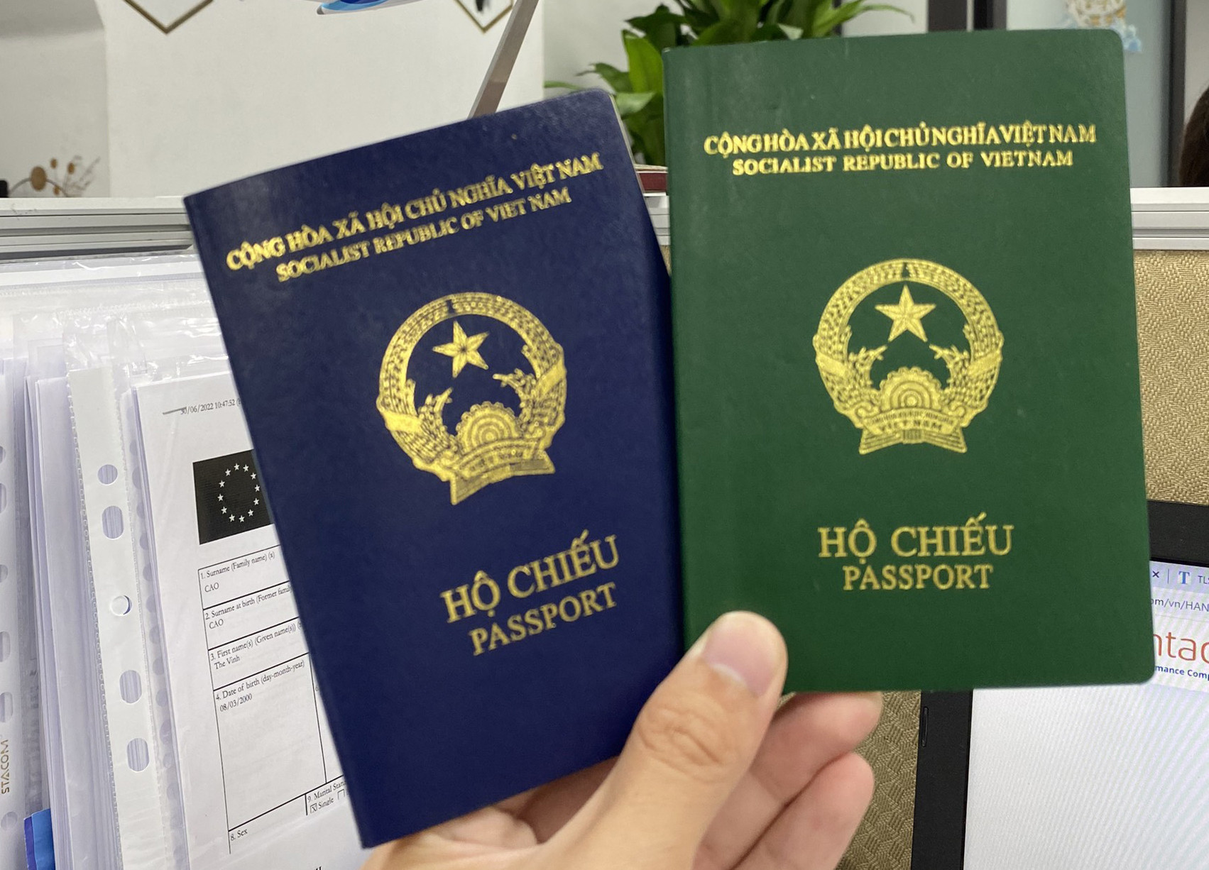 Đề nghị không thu phí khi làm thủ tục bổ sung nơi sinh vào hộ chiếu