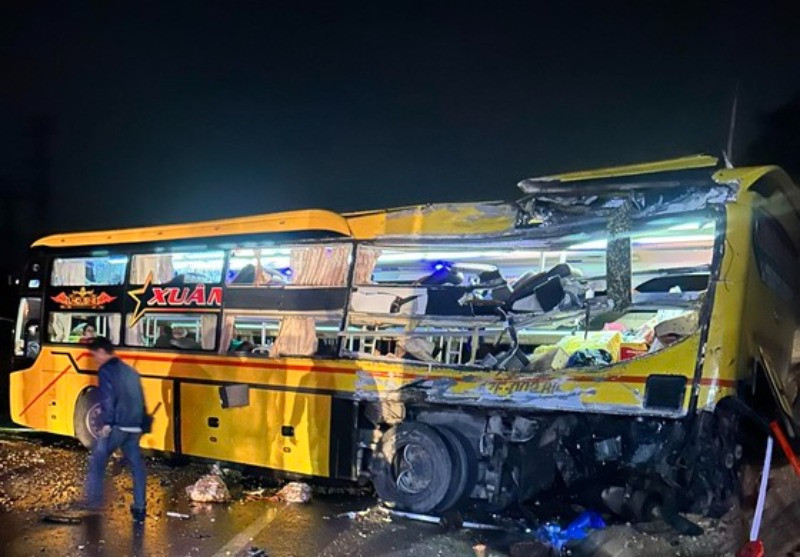 Tai nạn giao thông nghiêm trọng ở TT-Huế, 15 người thương vong