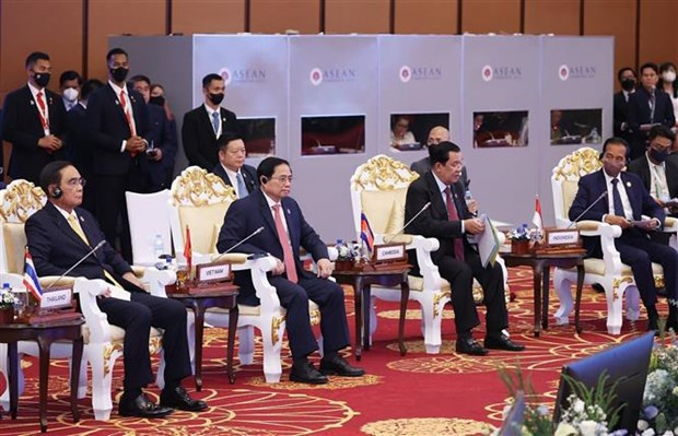 PM joins first activities of ASEAN Summits hinh anh 1