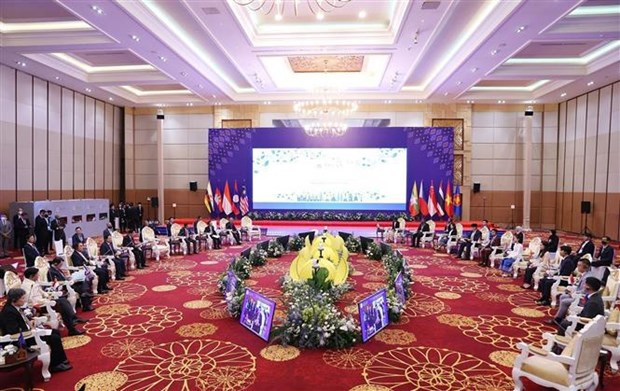 PM joins first activities of ASEAN Summits hinh anh 2