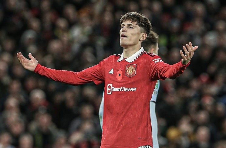 Erik ten Hag khích Garnacho giành suất đá chính MU