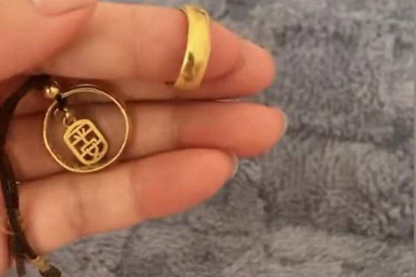 Con dâu bật khóc khi biết sự thật về chiếc nhẫn bị mất được mẹ chồng tìm giúp