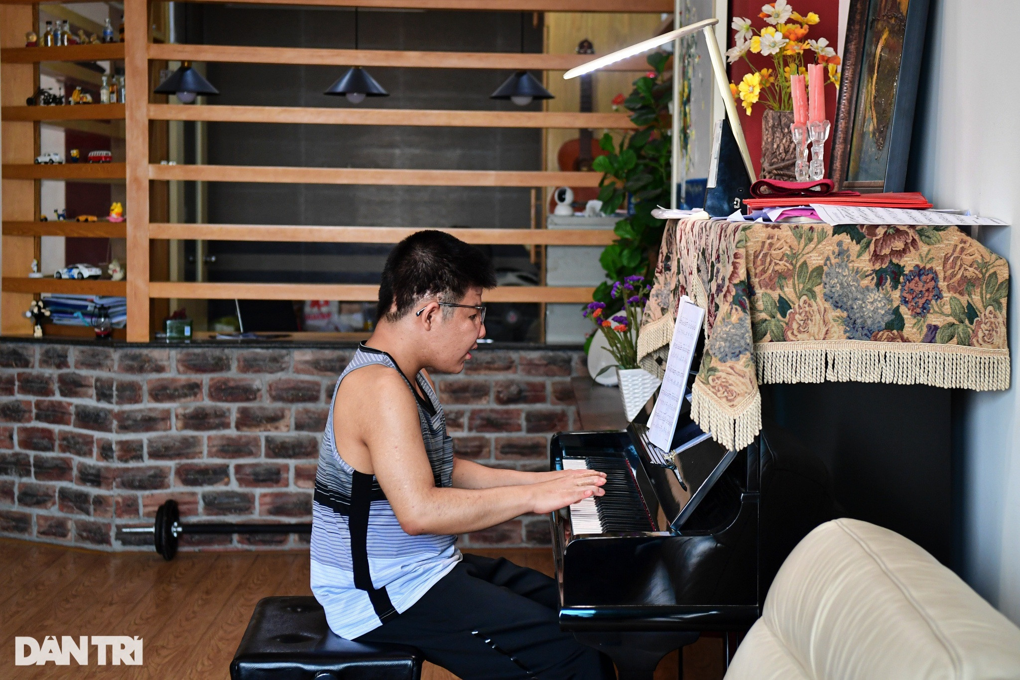 Bất ngờ với cuộc sống tuổi 20 của Bôm - con trai diễn viên Quốc Tuấn - 14