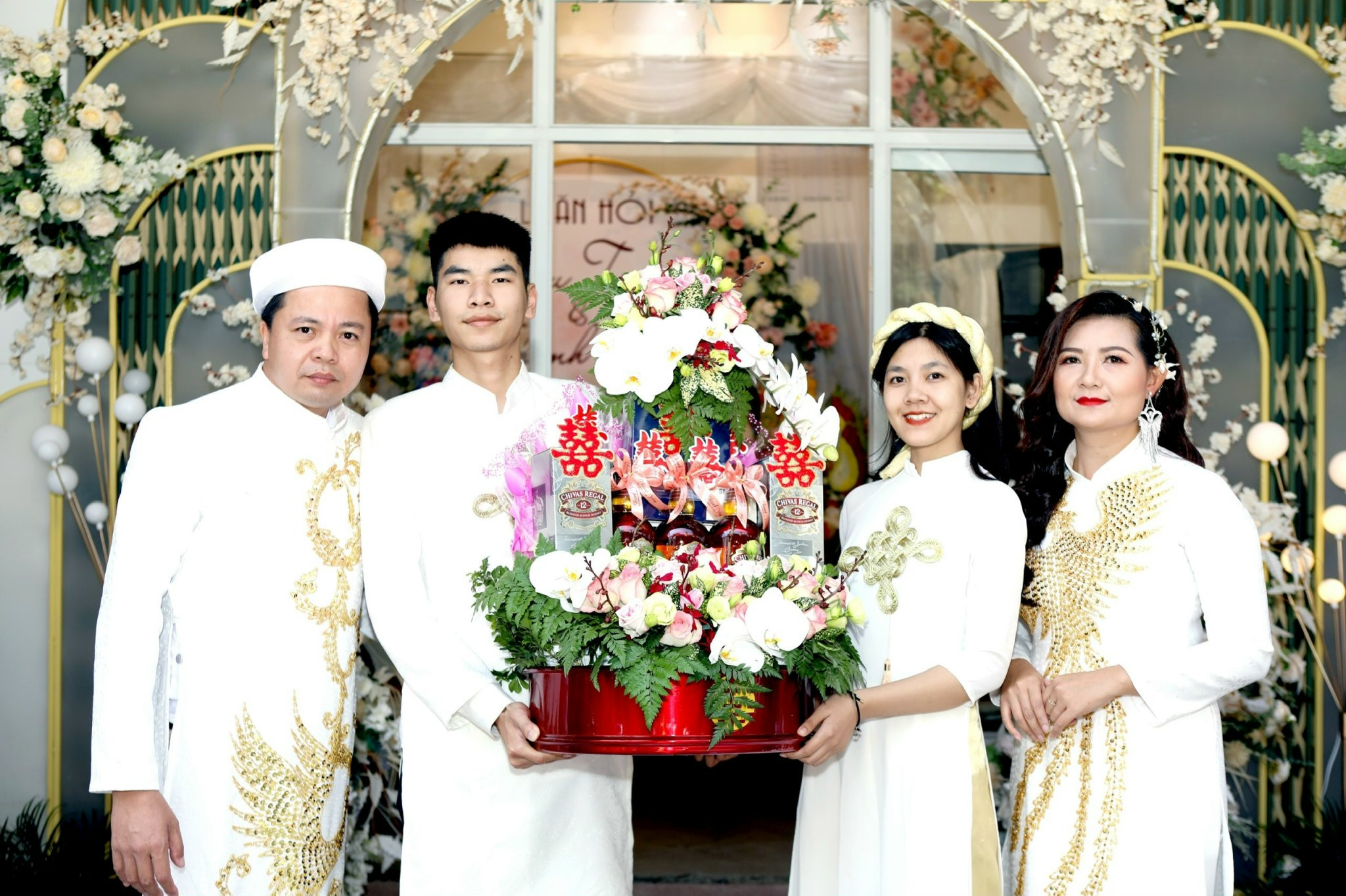 'Ca sĩ ra 9 đĩa kỷ lục trong một ngày' Triệu Trang bất ngờ kết hôn với doanh nhân