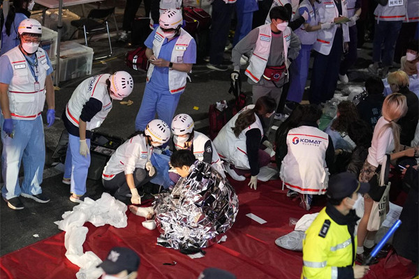 Hậu thảm họa giẫm đạp Itaewon, người dân Hàn Quốc đổ xô đi học hồi sức cấp cứu