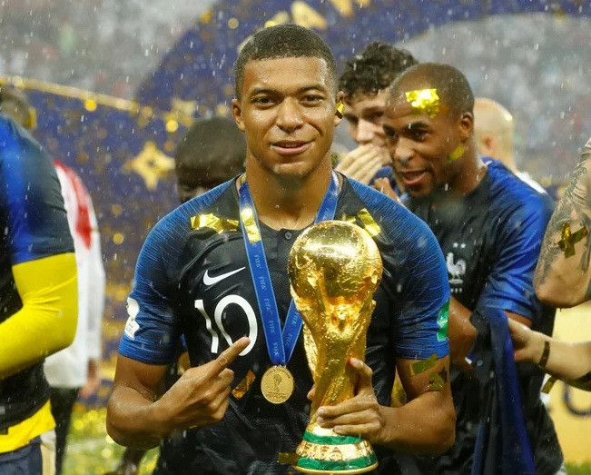 Mbappe: Đến Real Madrid dễ hơn nhiều, ở lại PSG mới khó