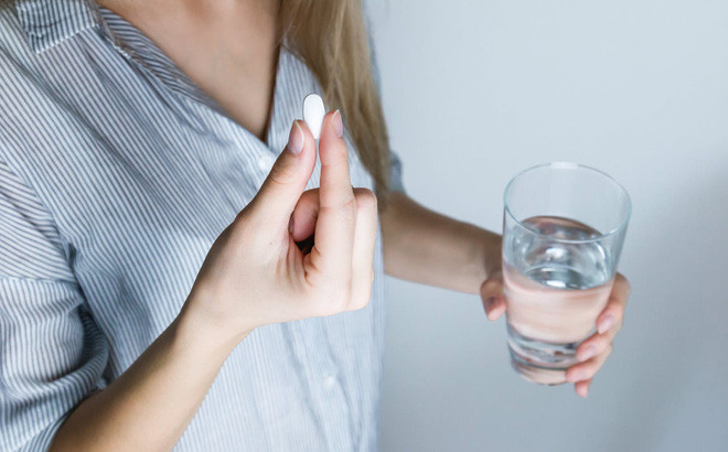 Ngại tái khám, dùng lại đơn thuốc cũ, nữ bệnh nhân trẻ phải lọc máu cấp cứu