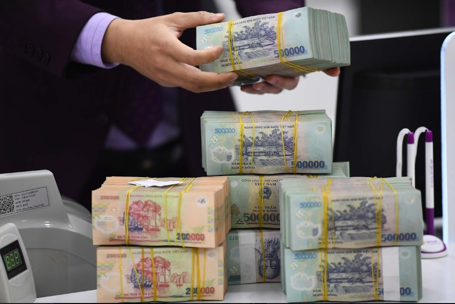 Lạm phát Mỹ giảm mạnh, USD lao dốc, áp lực lên VND giảm