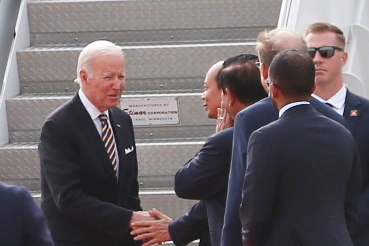Hình ảnh Tổng thống Biden tới Phnom Penh dự Hội nghị cấp cao ASEAN - Mỹ