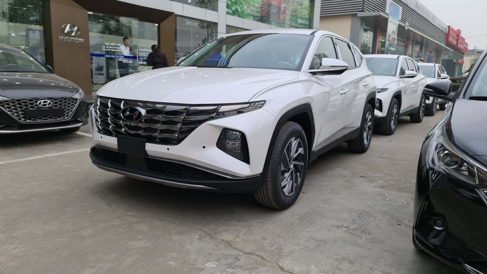 Ngân hàng siết vay mua ô tô, khách ngậm ngùi bỏ cọc