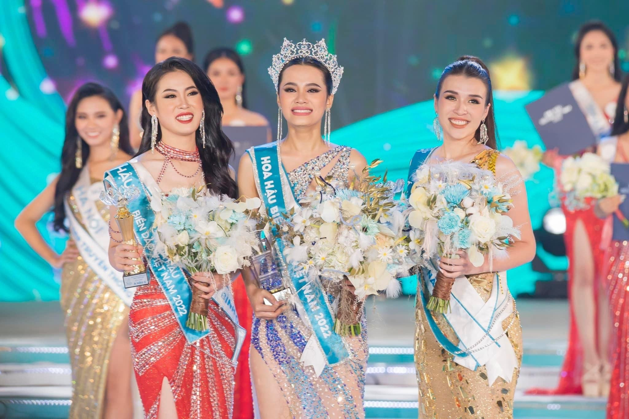 Two beauty queens named in one night: What is the aesthetic value?