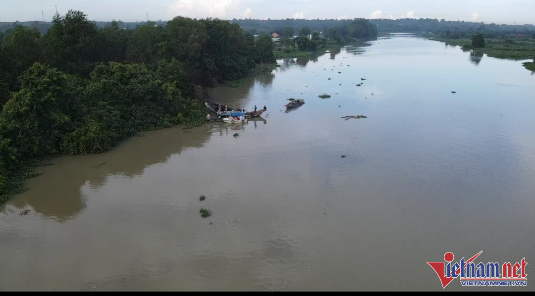 Hiện trường nơi du thuyền tiền tỷ cháy rụi, chìm trên sông Sài Gòn