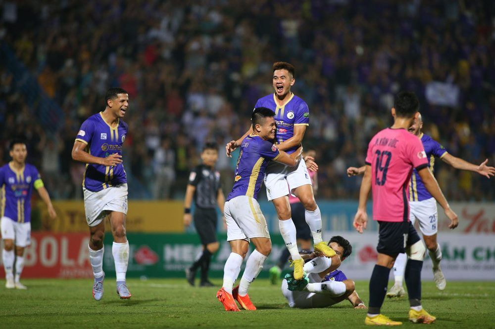 Video bàn thắng Hà Nội 2-0 Hà Tĩnh: Chức vô địch thuyết phục