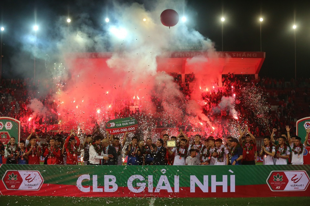 Đè bẹp SLNA, Hải Phòng giành ngôi á quân V-League