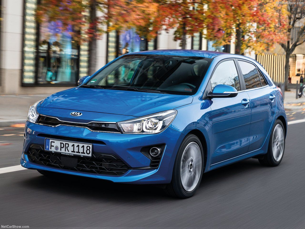 2022 Kia Rio Cruising In The City
