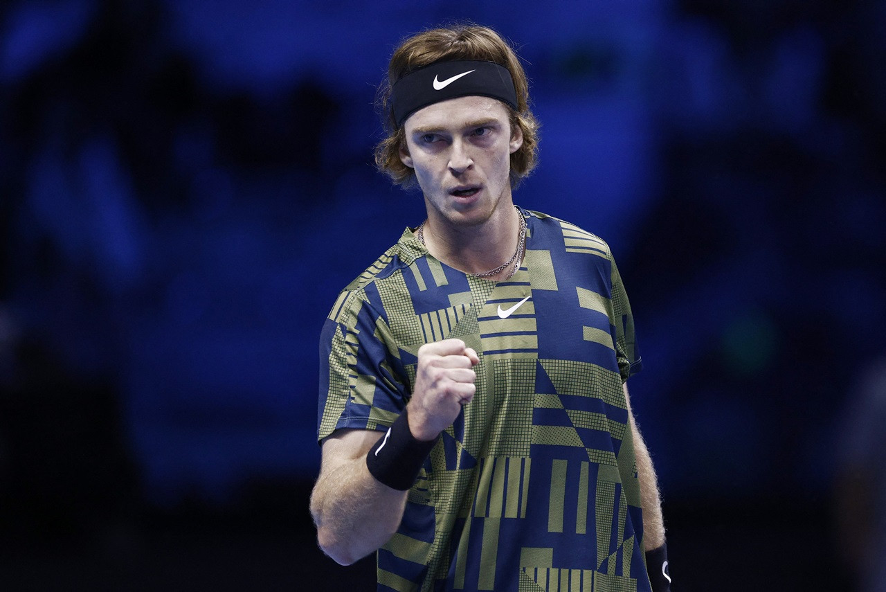 ATP Finals 2022: Rublev hạ Medvedev sau hai loạt 