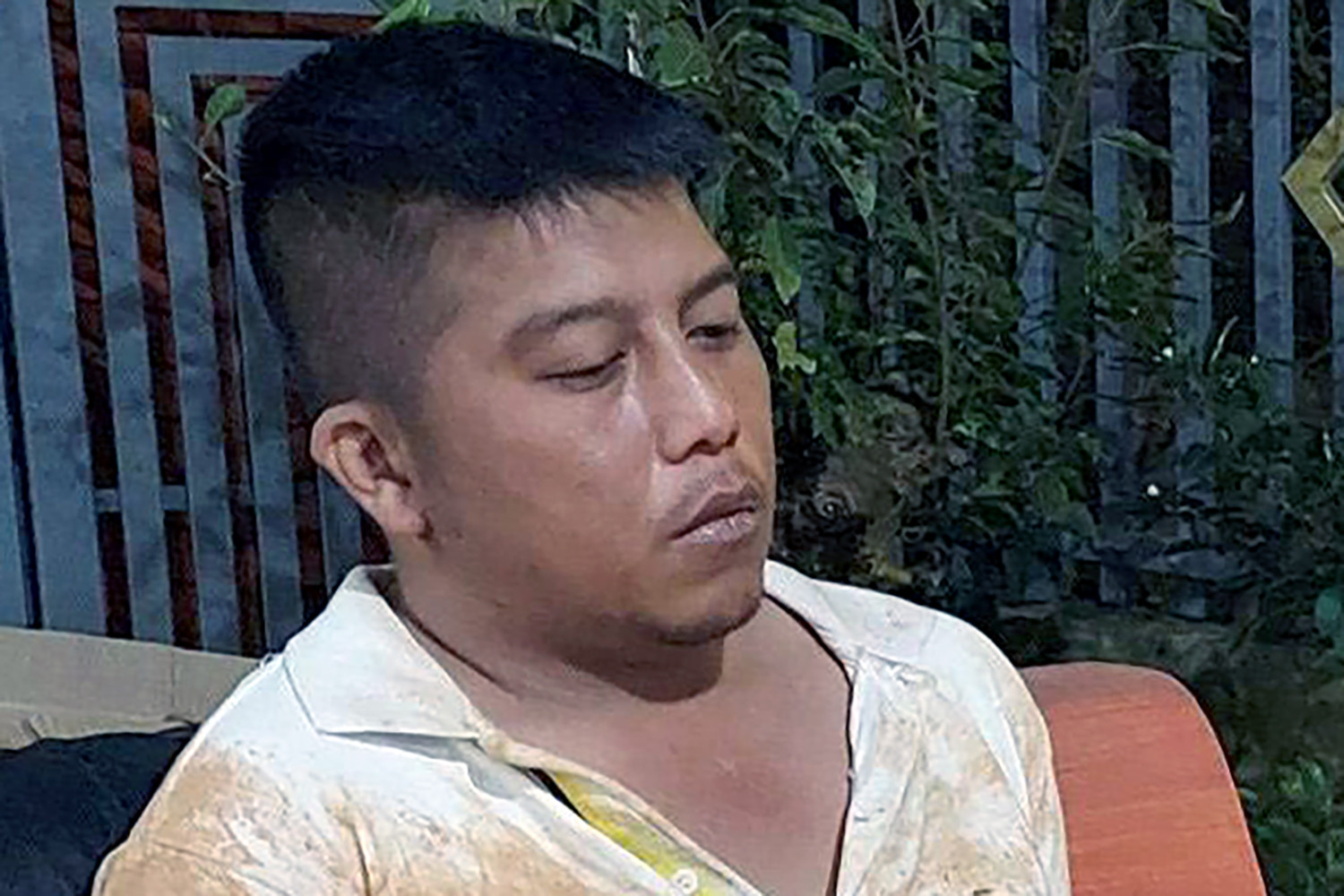 Cảnh sát vây bắt 4 người chở hơn 1,7 tấn pháo lậu