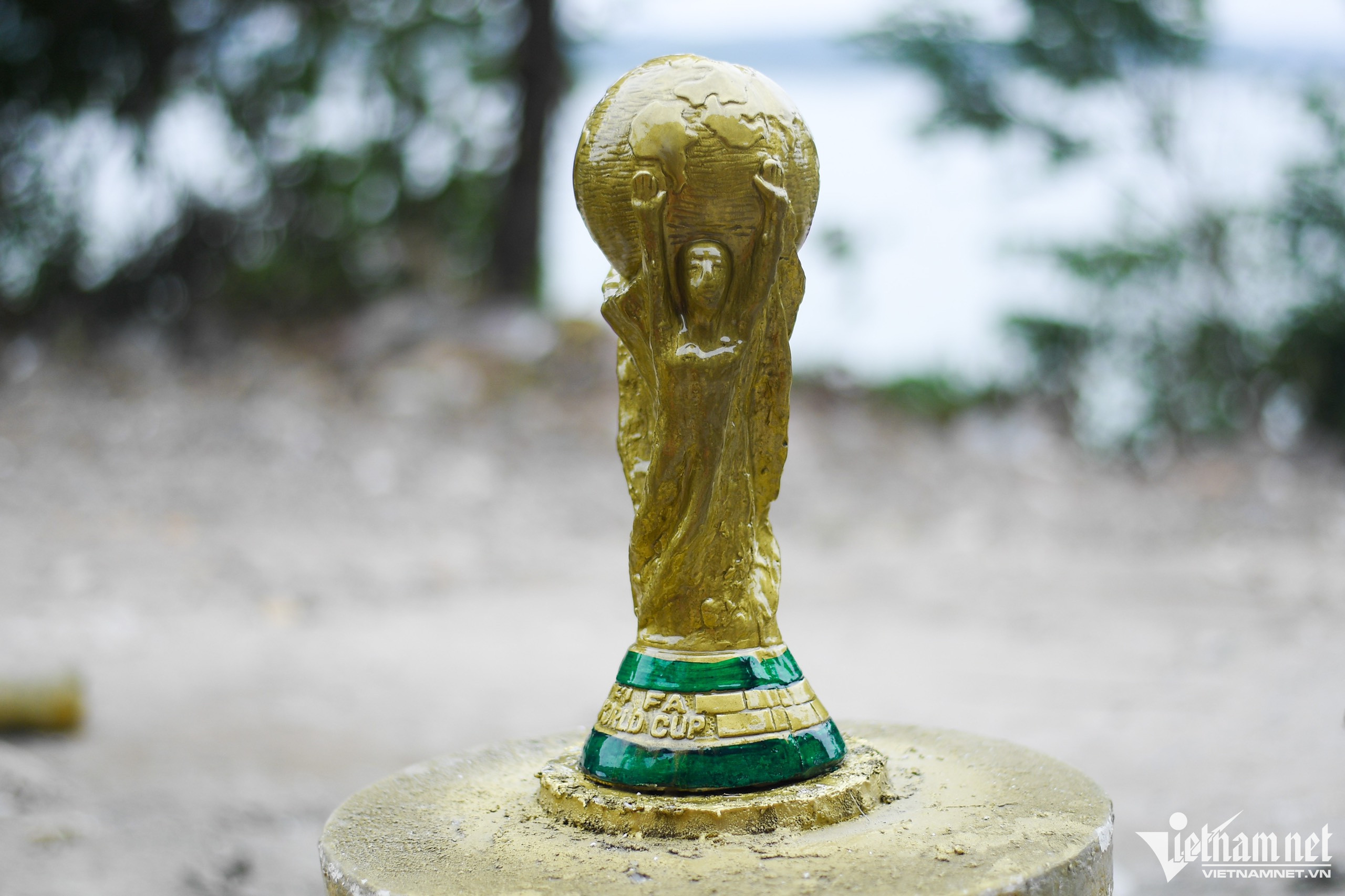 'Cup vàng thế giới' Qatar 2022 giá từ 70.000 đồng xuất hiện ở Hà Nội - Ảnh 6.