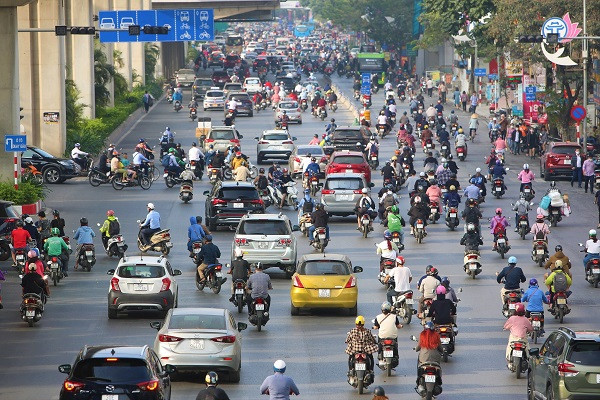 Phân làn đường Nguyễn Trãi bị ‘lãng quên’, xe cộ mạnh ai nấy đi