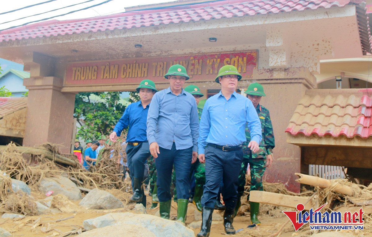 Đảm bảo an toàn tính mạng, tập trung hỗ trợ người dân bị ảnh hưởng bởi lũ lụt