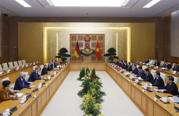 Vietnamese PM holds talks with German Chancellor hinh anh 2