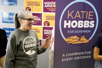 Bầu cử giữa kỳ Mỹ: Dân chủ thắng ghế thống đốc Arizona, Cộng hòa thêm 2 ghế ở Hạ viện