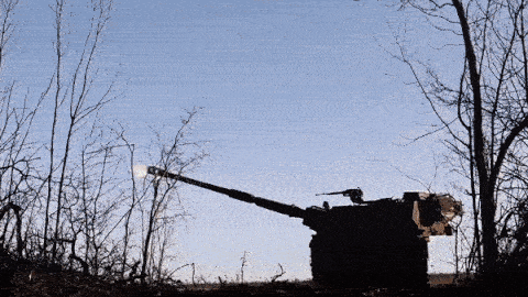 Video pháo tự hành 'Con cua' của Ukraine bắn đạn thông minh