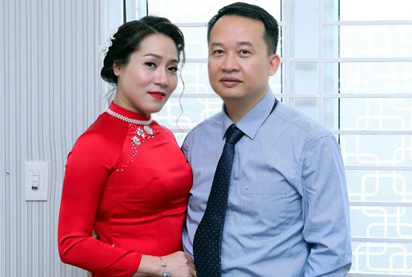 Diễn viên Thu Huyền: Làm mẹ bỉm sữa tuổi 45, chồng yêu hết mực