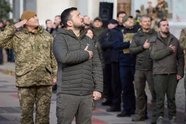 Tổng thống Ukraine tham gia lễ thượng cờ ở Kherson, cảm ơn Mỹ chuyển giao tên lửa