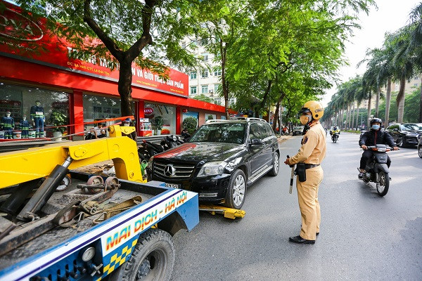 Tài xế xe Mercedes bị phát hiện vi phạm nồng độ cồn mức 'khủng'