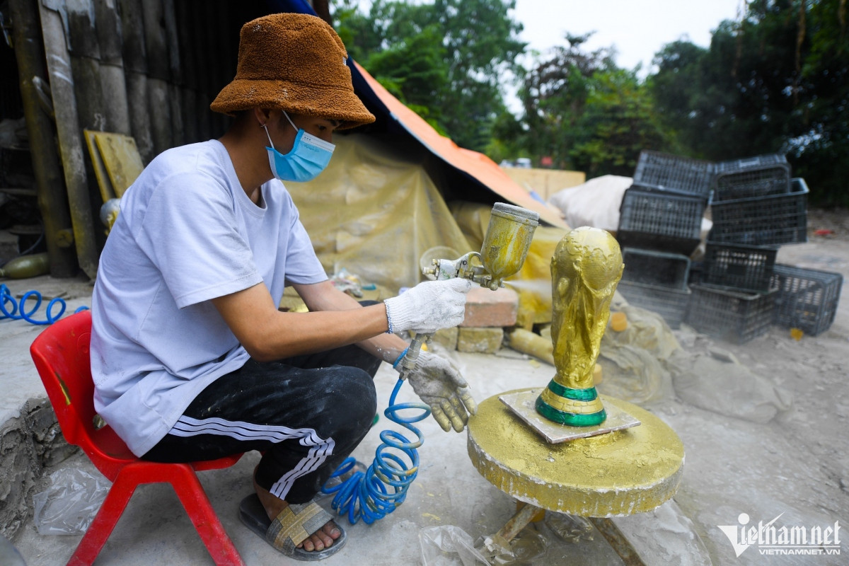 a look at the vietnamese world cup trophies picture 4