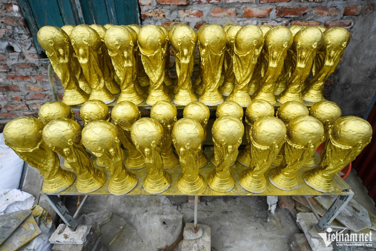 a look at the vietnamese world cup trophies picture 3