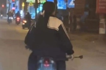 Nữ sinh cầm dao phóng lợn lượn phố ở Hà Nội, khai đi đánh nhau