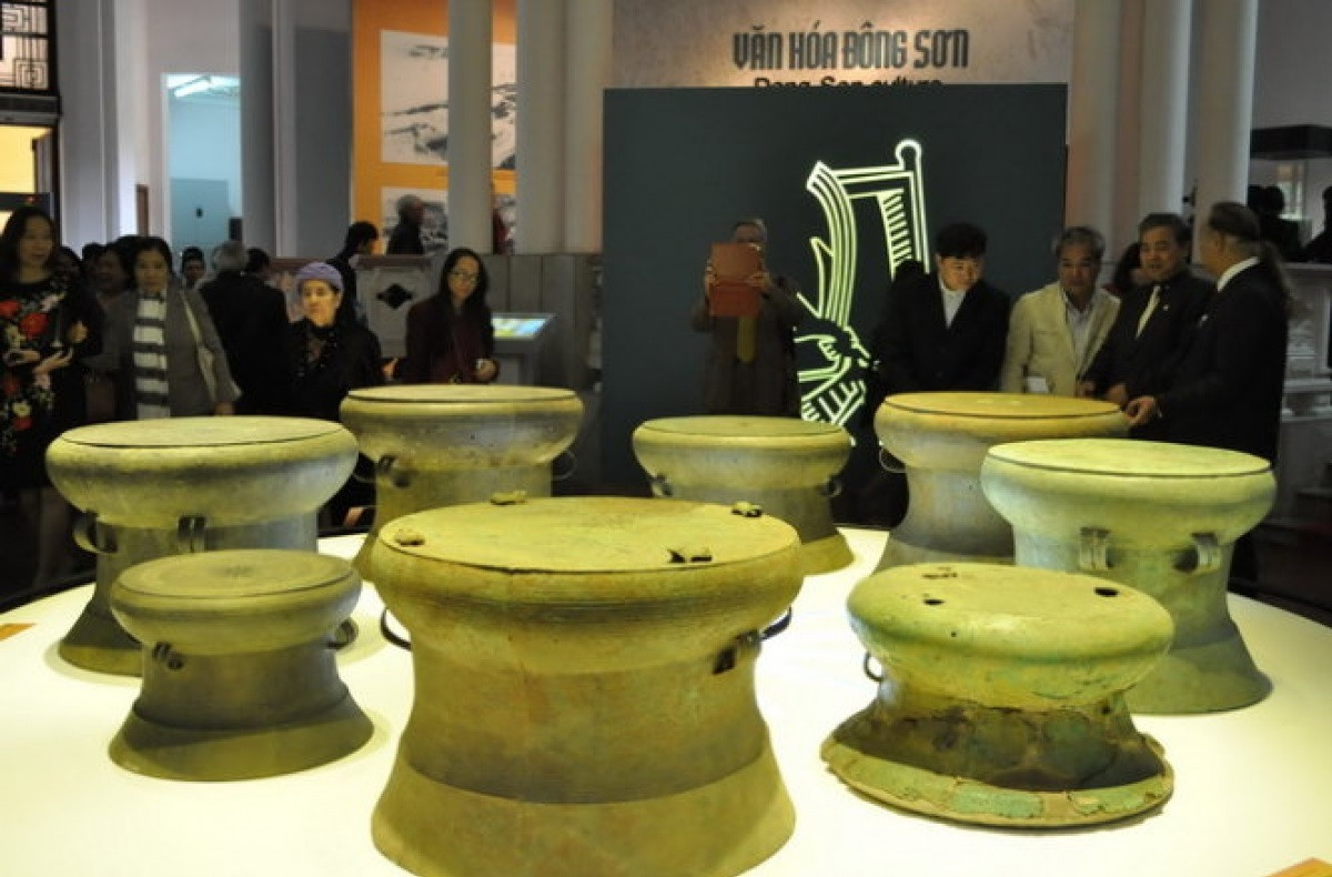 Vietnam receives antiquities from US