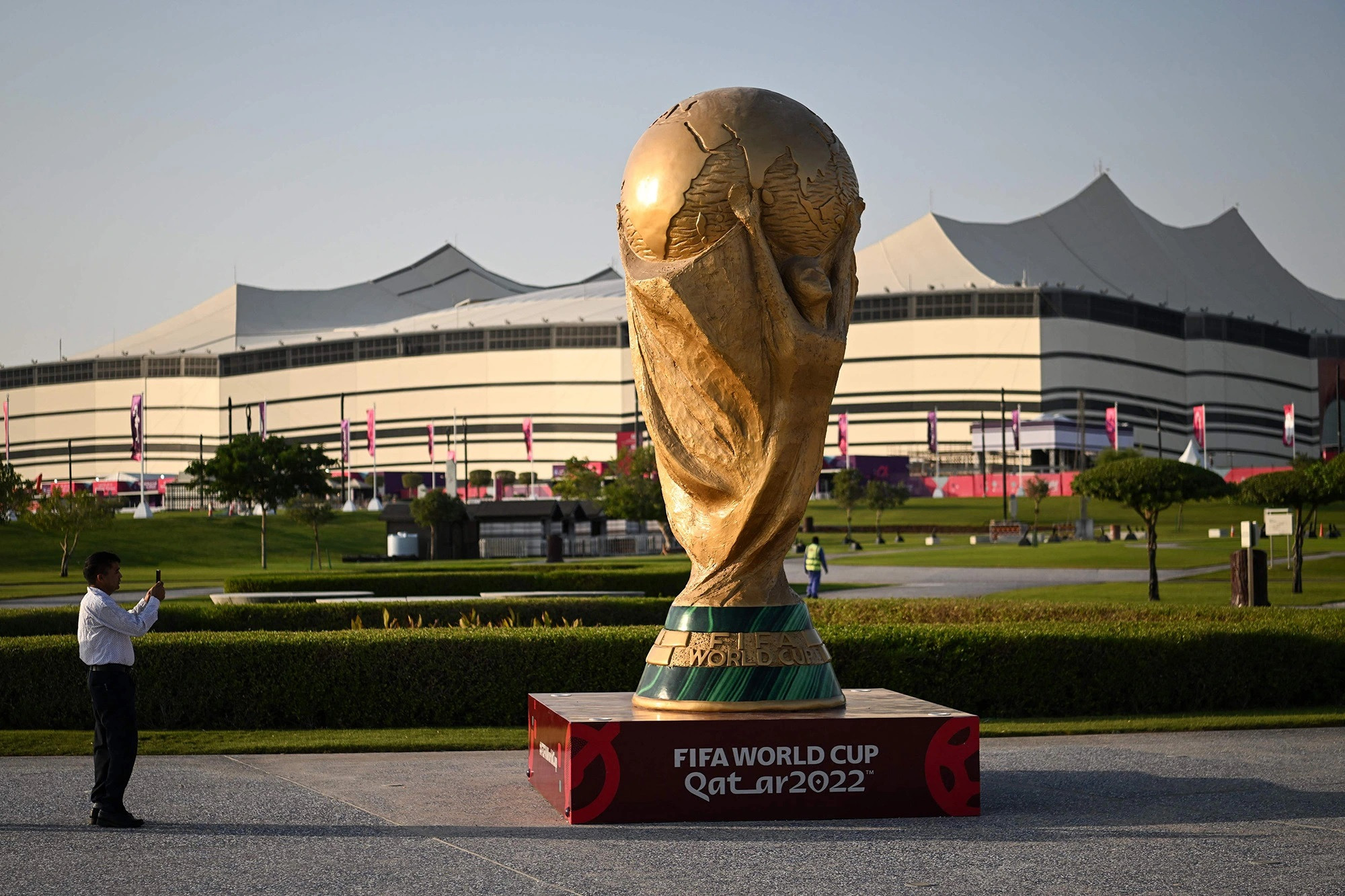 Du khách nên cẩn thận nếu không muốn ngồi tù khi đến Qatar xem World Cup