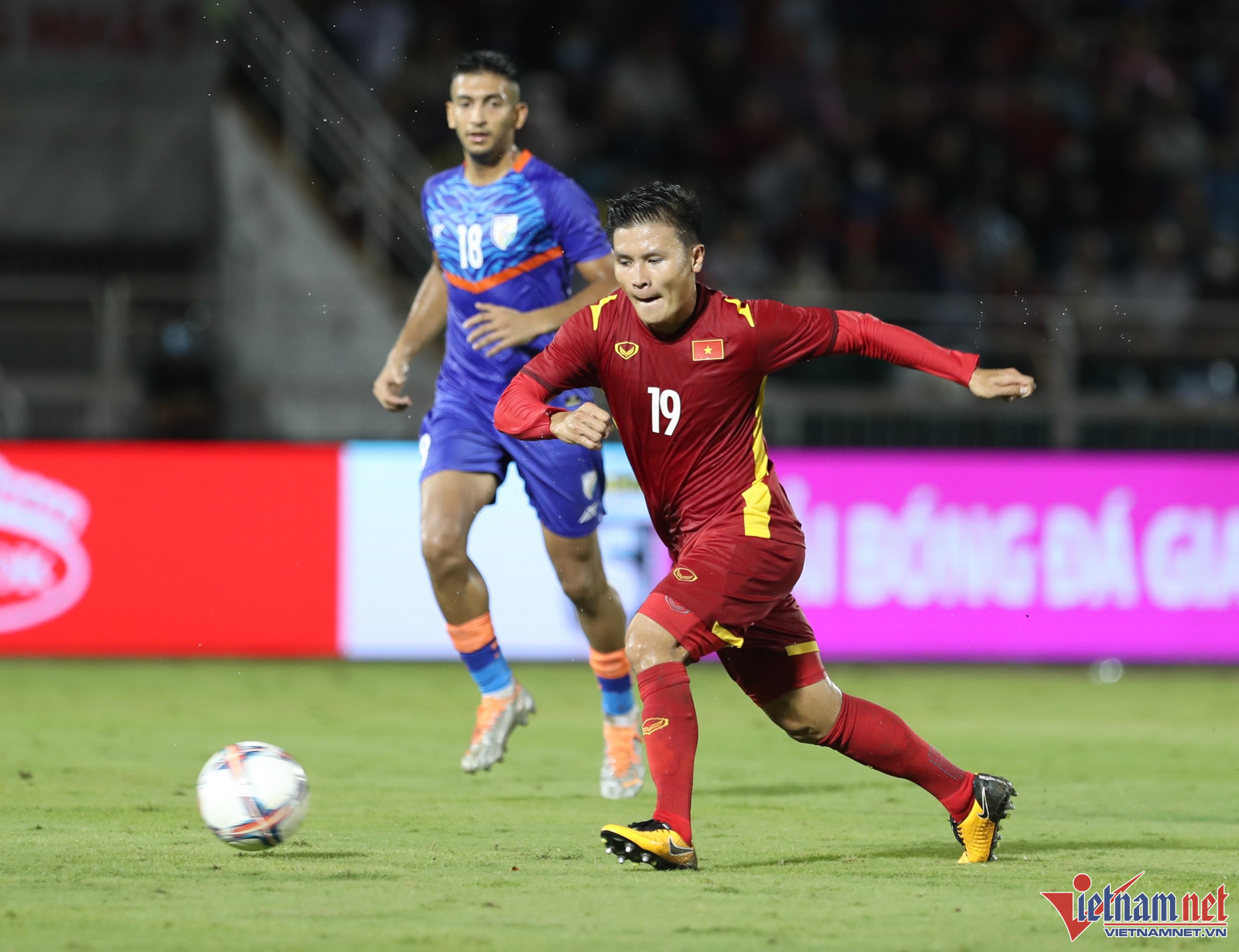 Tuyển Việt Nam: Quang Hải được Pau FC nhả đá AFF Cup 2022