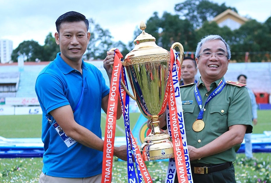 HLV Thạch Bảo Khanh chia tay đội vừa thăng hạng V-League